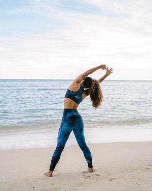 
                  
                    Blue Manta Crossover leggings with pockets
                  
                