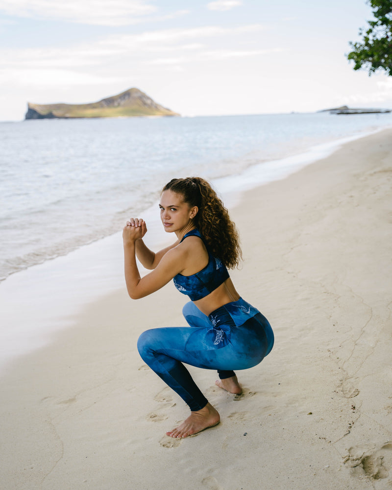 
                  
                    Blue Manta Crossover leggings with pockets
                  
                